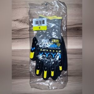 Lowe’s Gloves Size Small